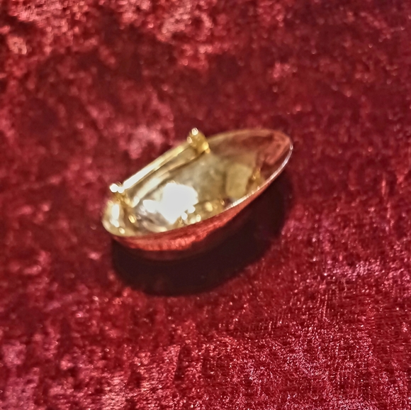 Shell Brooch Goldtone & One Rhinestone - Picture 4 of 8